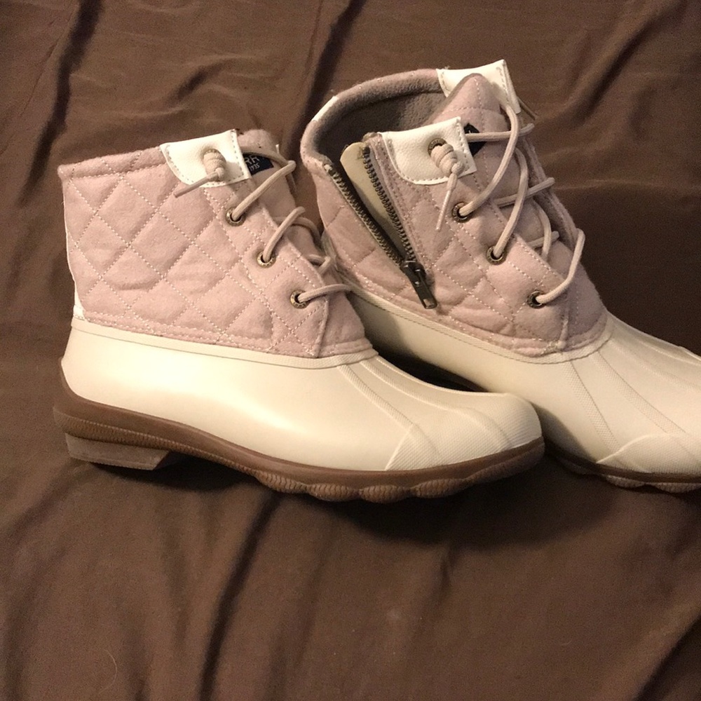 Sperry winter boots, size 8.5, tan bottoms, soft, pink quilt uppers